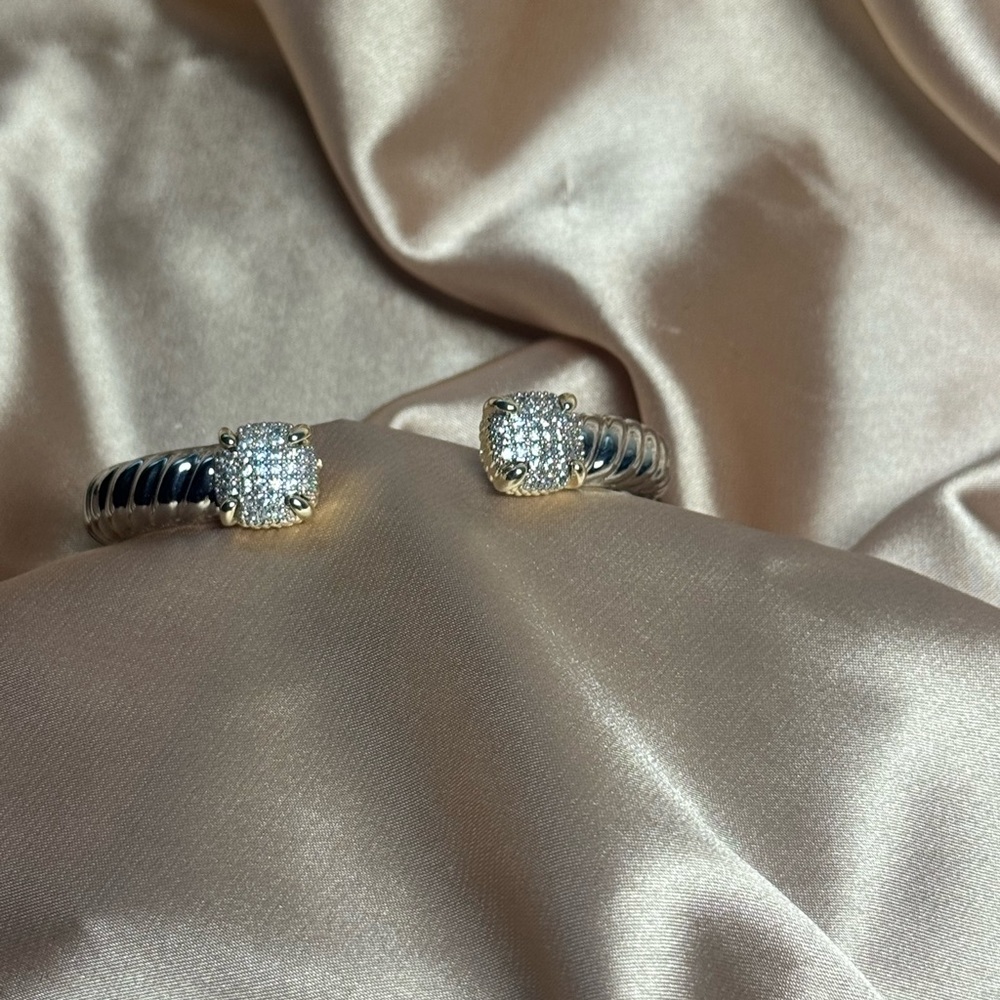 Elegant Silver and Gold Women's Bracelet - Picture 10 of 12